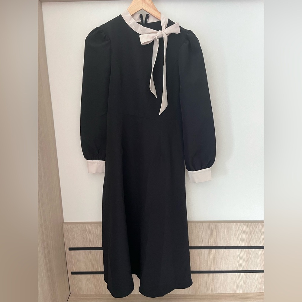 Dazy Elegant Black Dress with Cream Accents